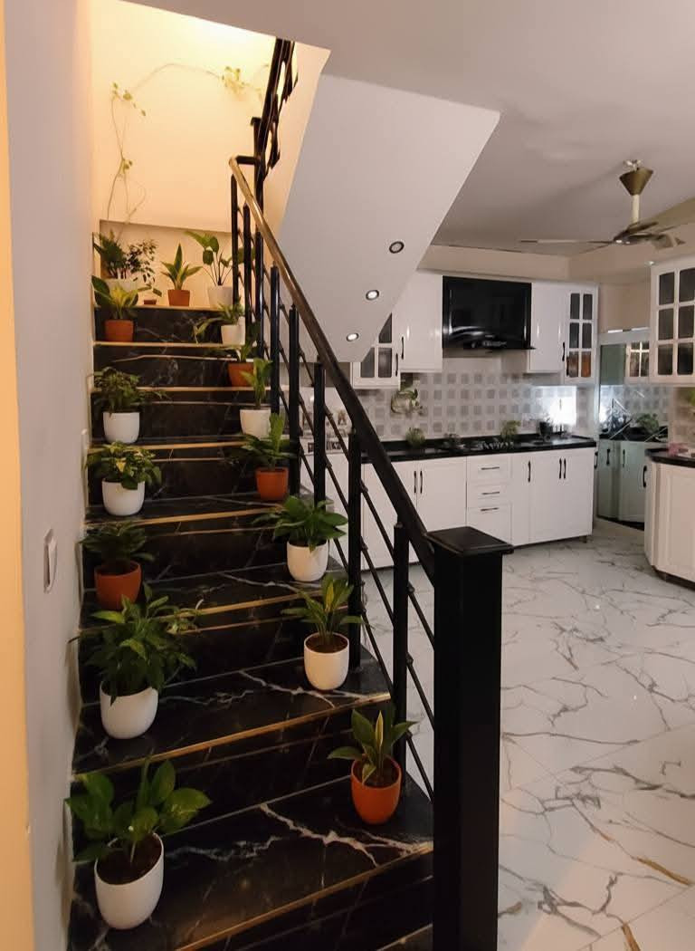 عرض حصري ...عرض حصري
بيع مستعجل📍 سعر جدا جدا مناسب ❗❗❗
🏠️️للبيع دار سكن حديث🏠

🔴المساحة : 90م
🟠الواجهة: 4٫50م    
🟡النزال: 20م.  

💯بناء حديث درجة اولى مع خدمات راقية:

      🔷الابواب الخارجية قاصة محكم الغلق تركي
      🔹️الابواب الداخلية خشب صاج 
      🔹️الشبابيك المنيوم تركي حديث
      🔹️المحجر المنيوم تركي حديث
      🔹 سخان ماء + ماطور ماء + 2 خزان ماء(1000لتر) كل واحد
      🔹نظام(انترنت+سبالت+انابيب دفن)
      🔹 اضواء سبورتلايت
     

🟩الطابق الارضي: 

       🟢️حديقة خارجية
       🟢خدمات صحية خارجية
       🟢️صالة 
       🟢️ حديقة داخلية
       🟢️مطبخ حار + مطبخ بارد
       🟢️خدمات صحية 
 
🟦الطابق الاول: 
 
       🔵️غرفتين نوم
       🔵️خدمات صحية 

🟪️الطابق الثاني:
   
       ️🟣بيتونة
       🟣سطحين امامي وخلفي
    

📌موقع الدار:
      [حي البنوك / الميثاق / مربع الاعتزاز] ✅الشارع نافذ ، يبعد المنزل عن الشارع العام 60م
______________________________________________

‼ السعر مناسب مقارنةً مع اسعار العقارات في نفس المنطقة.
_____________

للاستفسار مراسلة الصفحة على الخاص 
او الاتصال على رقم صاحب العقار : ***********
📞متوفر واتساب
