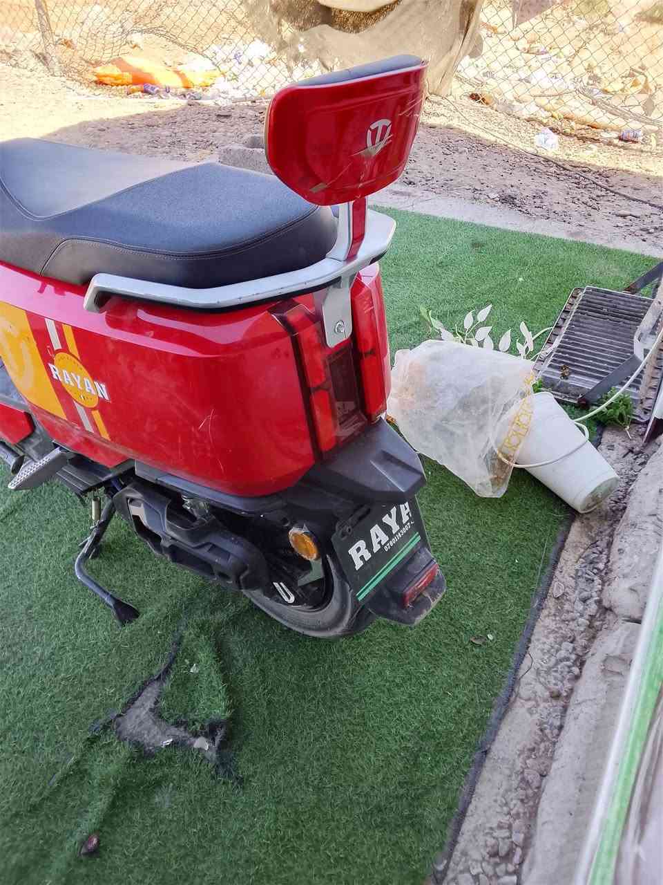 السلام عليكم دراجه كهربائيه الريان للبيع او مراوس بكير
دراجه جديده بحاله ممتازه كهربائيات كلها شغاله 
عنوان بغداد كاضميه 
رقم ***********
