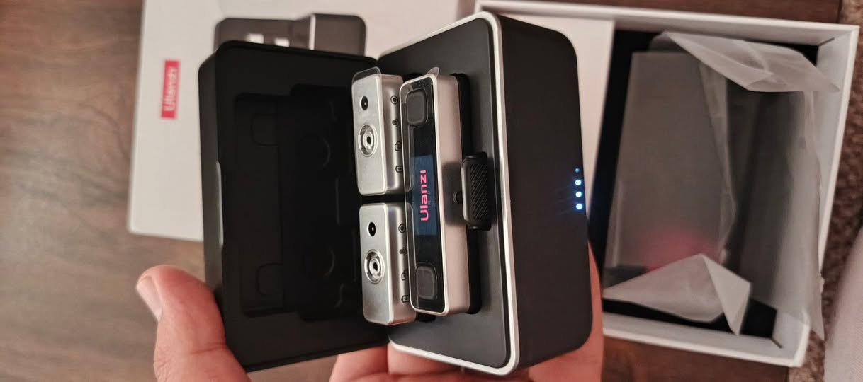 هذا الميكروفون هو Ulanzi AM18 (U-Mic)، وهو واحد من الخيارات الممتازة والمنتشرة حالياً في سوق صناع المحتوى (تيك توك، يوتيوب، مقابلات) بسبب تصميمه الأنيق الذي يشبه الكاميرات الكلاسيكية وأدائه القوي.
​مايك عالمي سعره ١٧٠  ب سوك انطوني بي سعر وبلعافيه


**إذا كنت صاحب هذا الإعلان وتريد حذفه لأي سبب، رجاءا أرسل رسالة إلى الدعم الفني**