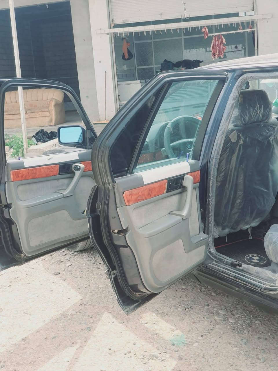 السلام عليكم شباب سياره بي ام حجم 735 للبيع تبريد مواصفات كل شيء شغال كهربائيات كلها شغاله مصبوغه فقط صبغ جماليه بدون ضربه ولا طخه سياره انضف من الصور شوف العين رجان التعاليق السلبيه ماله داعي))) السعر42)) بيه مجال شي قليل)) تبريد 2قطعتين معه صويج ////***********
