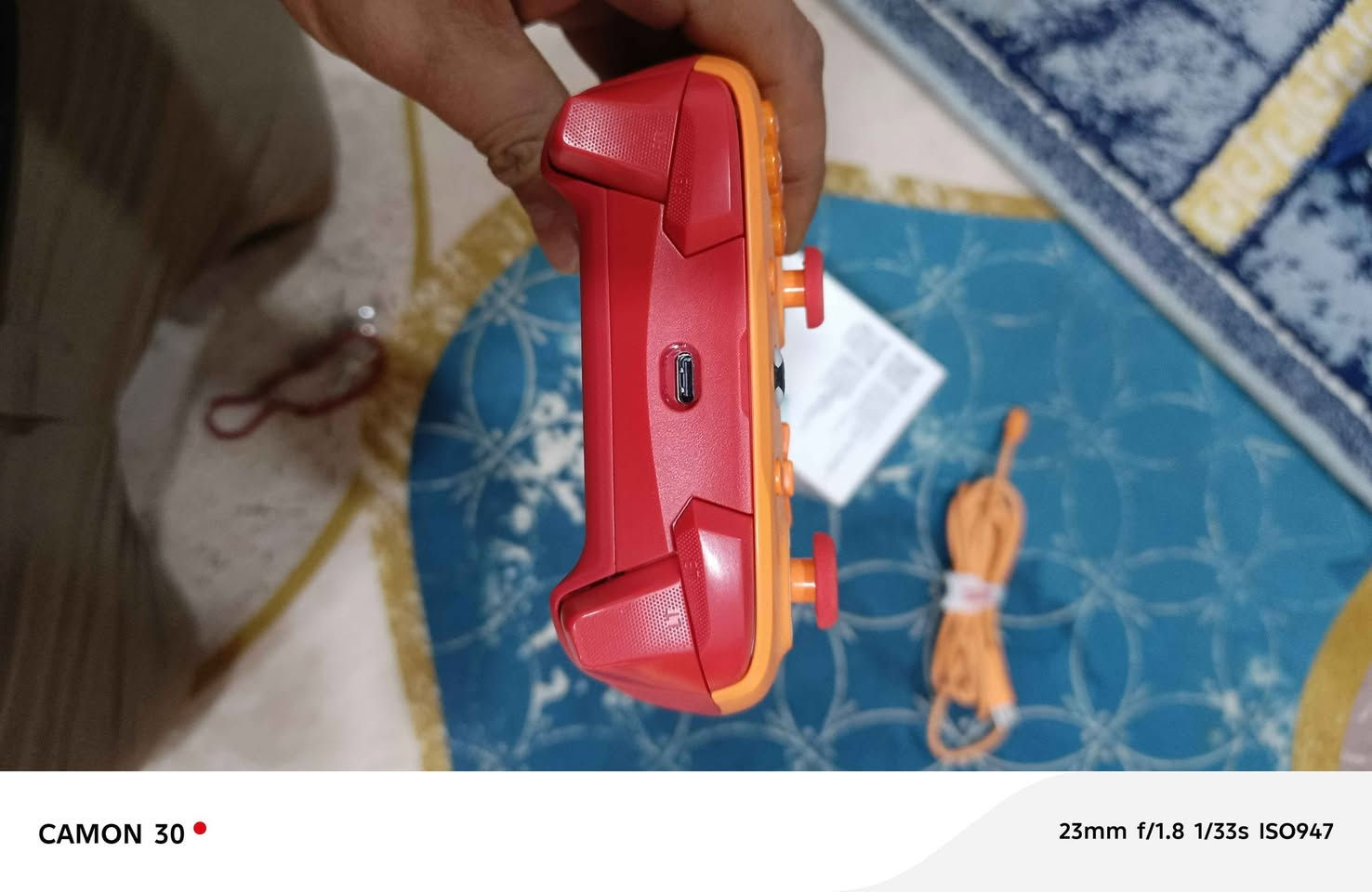 السعر 45الف
النجف شارع المطار القديم
هذا المنتج هو وحدة تحكم ألعاب سلكية GameSir G7 SE مصممة لأجهزة Xbox والحاسوب الشخصي. 
المواصفات والمميزات الرئيسية:
التوافق: تعمل مع أجهزة Xbox Series X|S، وXbox One، وأنظمة Windows 10/11. 
أعواد التحكم: مزودة بتقنية "Hall Effect" المغناطيسية لمنع الانجراف (Anti-drift) وزيادة الدقة. 
الاتصال: سلكي عبر كابل USB-C قابل للفصل بطول 3 أمتار. 
أزرار إضافية: تحتوي على زرين خلفيين قابلين للبرمجة (Quick-latch back buttons). 
الصوت: مخرج صوت 3.5 ملم لتوصيل سماعات الرأس مع زر لكتم الميكروفون. النجف, العراق


**إذا كنت صاحب هذا الإعلان وتريد حذفه لأي سبب، رجاءا أرسل رسالة إلى الدعم الفني**