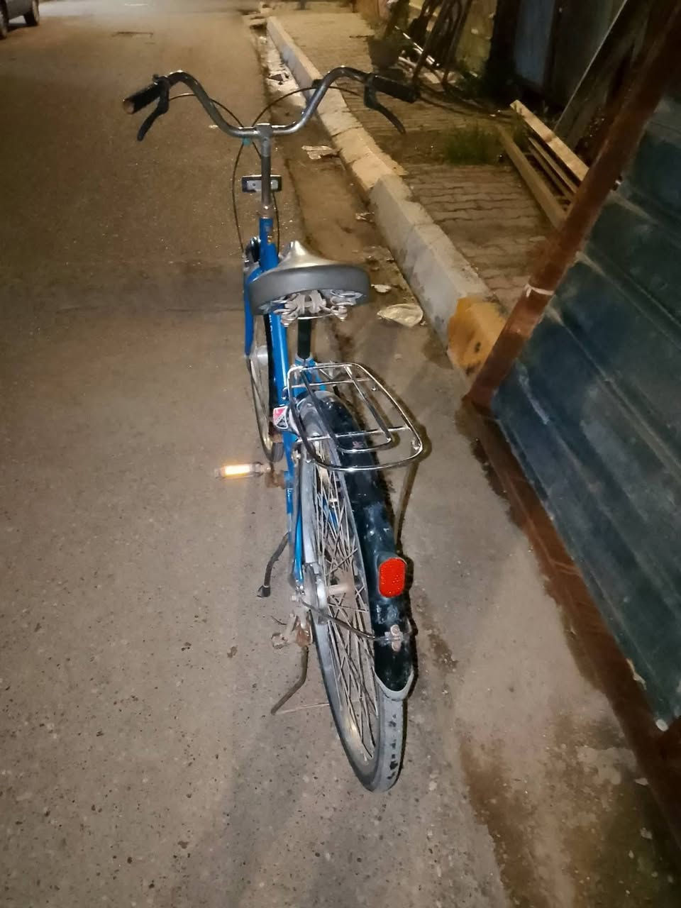 السلام عليكم بايسكل للبيع نظيف الحجم 26 السعر 60 بي مجال البكان بعقوبه التحرير على هذا الرقم ***********
