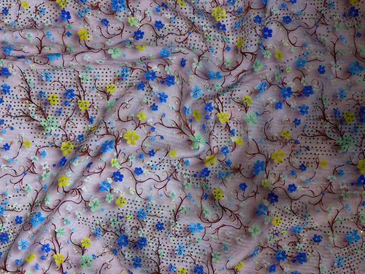 👌ماوصيكم عود قلدوني بهاي💐بس يمي الترند مخورر اماراتي فول  ستراس وقطن القطعه ١٢،٥٠٠ المتر ٥٠٠٠  💐والخياطات الهن خصم 
يوجود توصيل كافه المحافضات العنوان كركوك سايدين حي العسكري قرب جامع سداد للحجز واتساب
***********
***********
