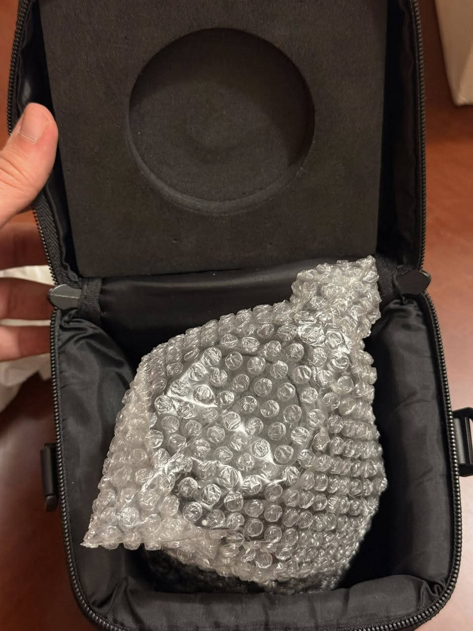 للبيع عدسة العزل الاحترافية Sigma 85mm f1.4 for Canon ، أداء جبار وحدة خرافية.
مثالية جداً لمصوري البورتريه، الأعراس، وإبراز التفاصيل الدقيقة بخلفية سينمائية معزولة .
العدسة نظيفة جداً (استخدام شخصي)، غراضها كاملة جنطة و حزام و هود و الكارتونه و كلها موضحة بالصور 
التواجد في بابل - الحلة (سبب البيع: التحويل لسوني).
السعر (800 الف و بي مجال بسيط )، للصور والتفاصيل راسلني على الخاص


**إذا كنت صاحب هذا الإعلان وتريد حذفه لأي سبب، رجاءا أرسل رسالة إلى الدعم الفني**