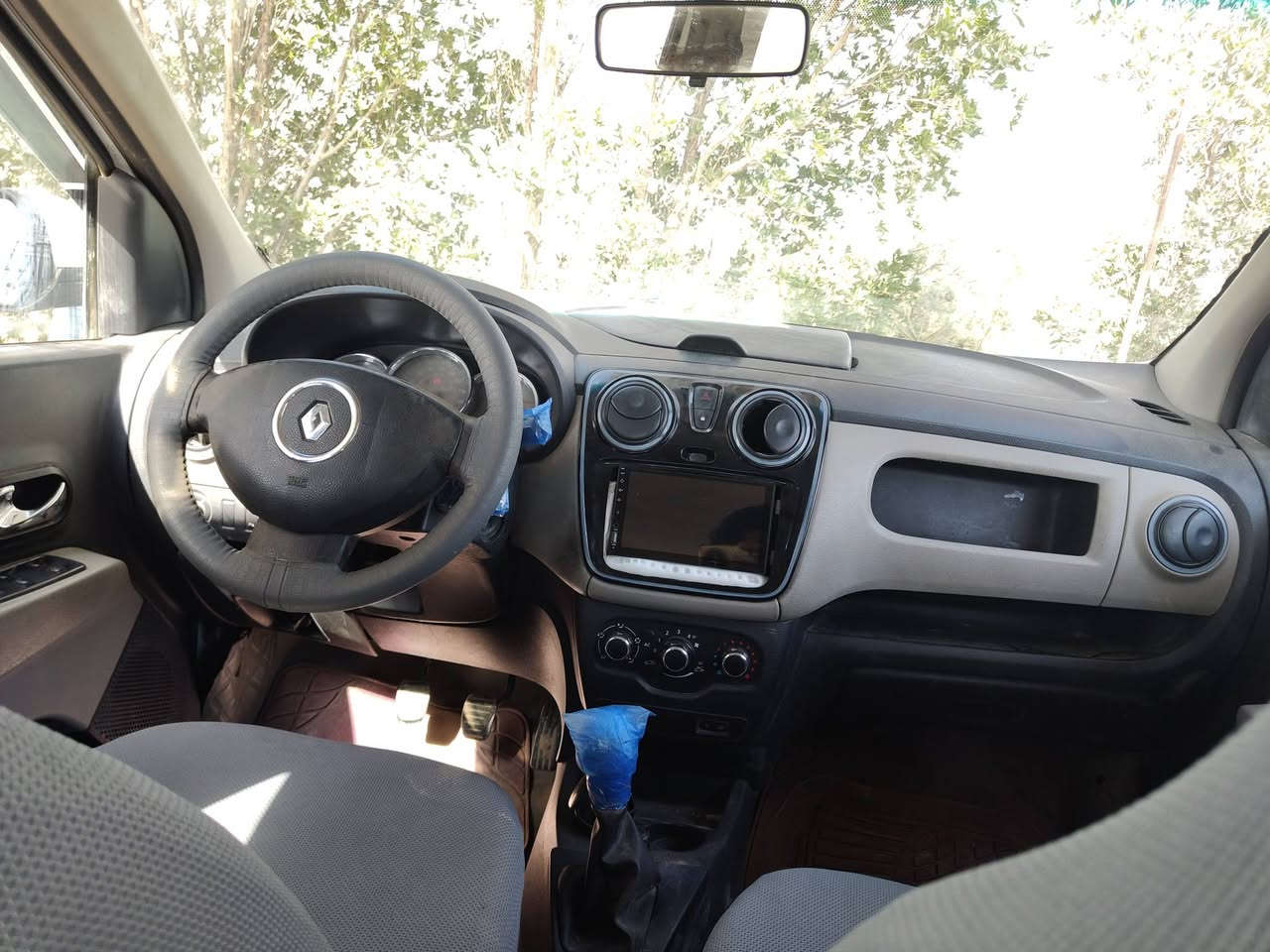 رينو للبيع
رنو لوجي الشكل الجديد مديل2014 سياره نضيفه 

السعر 58 وبيه مجال بسيط لشراي ***********
