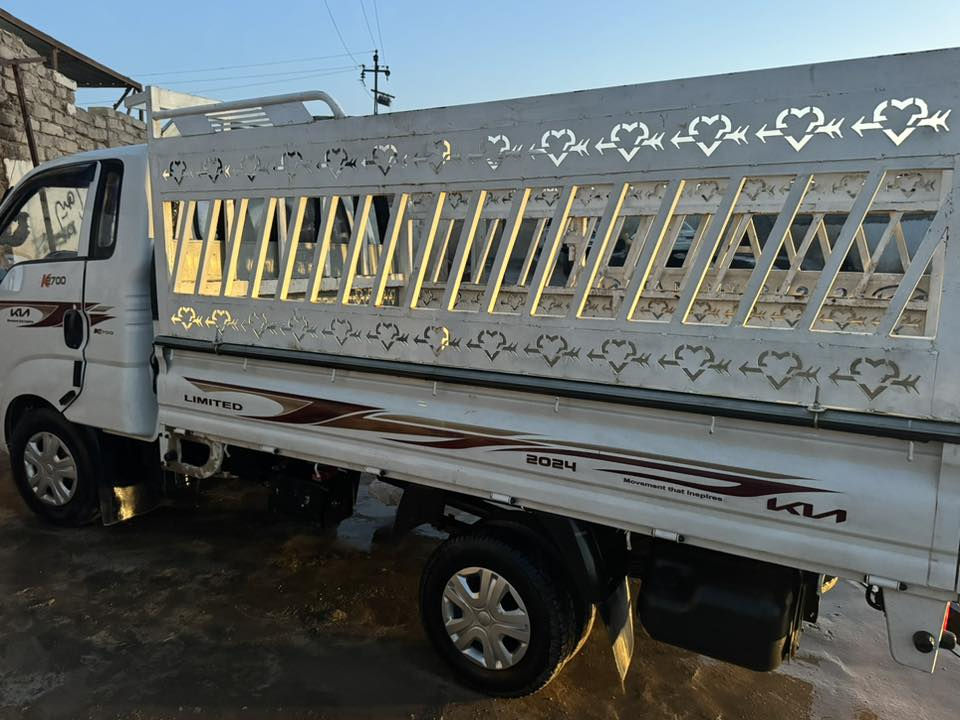 كيا موديل ٢٠٢٣
مكفوله كفاله عامه 
ماشيه ٥٨ الف 
رقم صلاح الدين إنكليزي 
دوشمه ومحجر جاهزه 
تخم تاير جديد
*********** اتصال وتساب 

السعر ١٤٨ وبيه مجال
