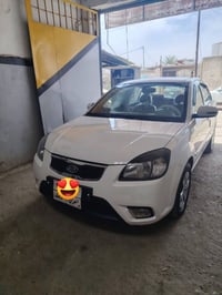 كيا ريو للبيع بدون صبغ وبدون دعم طخم تايه جديد باتري جديد تحكم ستيرن ش...