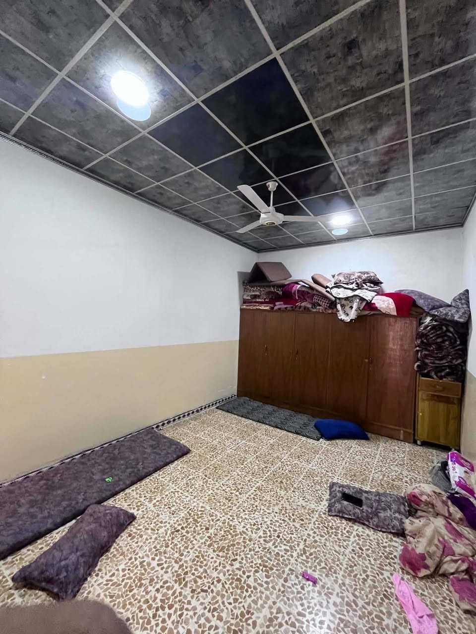 يوجود دار للبيع في الرشيديه قطاع خامس
مساحه 150
غرفتين وهول وستقبال 
مشتملات 
الاستفسار اتصل بالأرقام 
*********** 
***********
