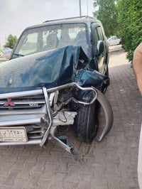 باجيرو ٢٠٠١ ابيع عله حادثها ٣٥ وبيها مجال مكينه وكير فيفيتي تبريد شغال...