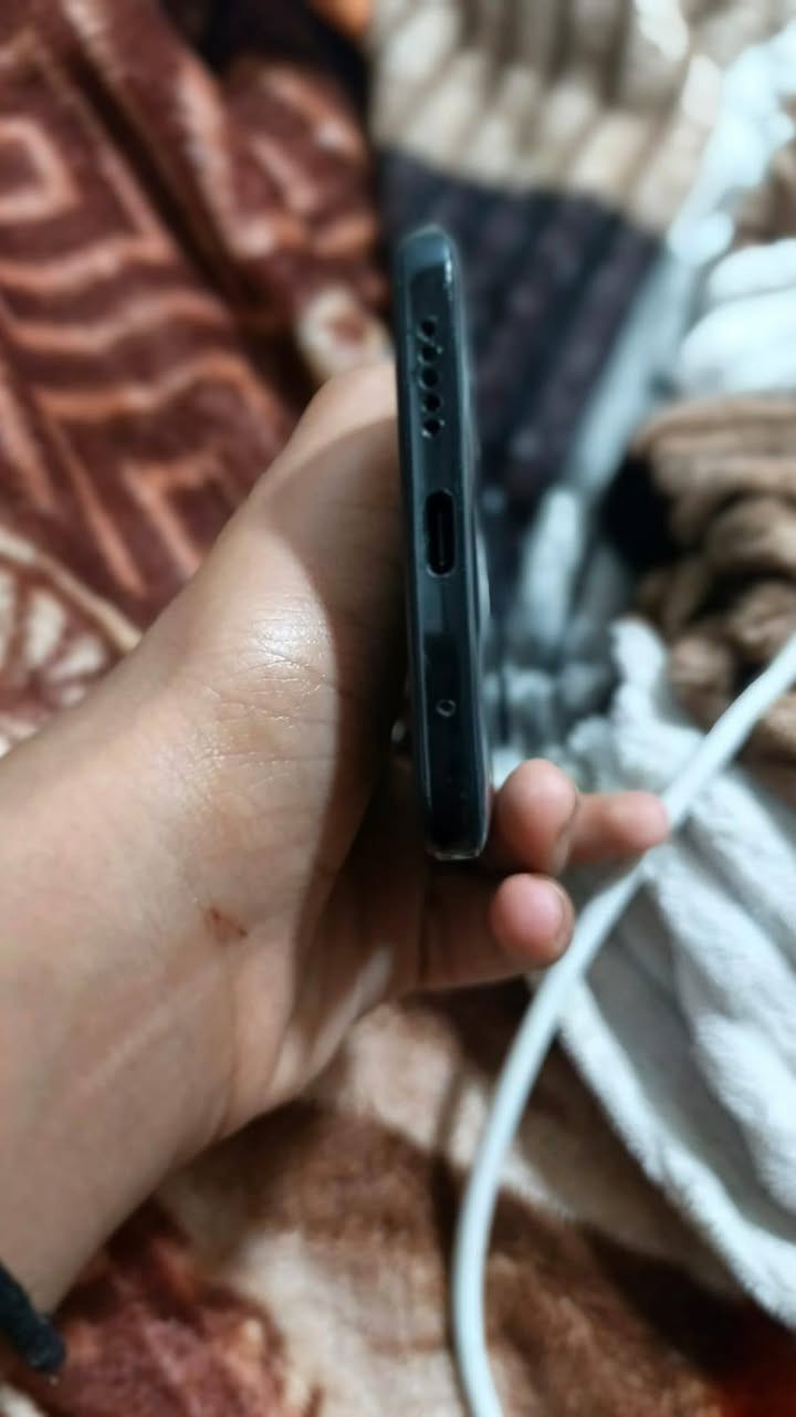 السلام  عليكم 
جهاز Poco M4 pro الجهاز نظيف مامفتوحة اي قطعة بالجهاز الشاشة اصلية وللامانة بيهه فطر جوة الشاشة حتة مو ماثر بالمس الكاميرا الامامية تصويرها ممتاز والكاميرا الخلفية كذالك تصويرها ممتاز ذاكرة الجهاز 256 جيجبايت رام 8 ملحقاتة شاحن اصلي  سعر الجهاز راح يكون 140 الف قابل للتفاوض رقم واتساب مو متوفر بل فيسبوك الرقم ***********

