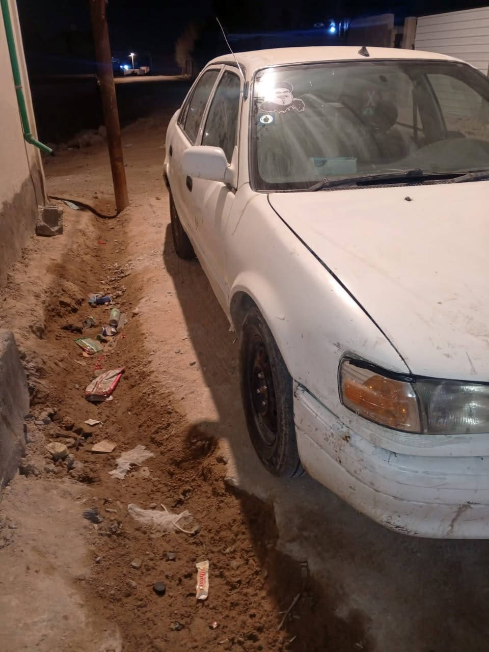 السلام عليكم مرخصه الادمن المحترم للبيع كورلا موديل 97 
السياره حلوه ويرادله شوي تعديل 
مكينه 1600 
رقم السياره بصره إنكليزي 
سنويته 28 
بأسمنه 
السياره ما بيه حادث 
سعر السياره 35 وبيه مجال 
رقم الهاتف *********** 
العنون . ابي الخصيب
