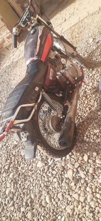 دراجه للبيع ٤كير بس الركبه بيه عواج سعر ١٥٠ بيه مجال ٠٧٧٠٧٥٢٦٢٧٨