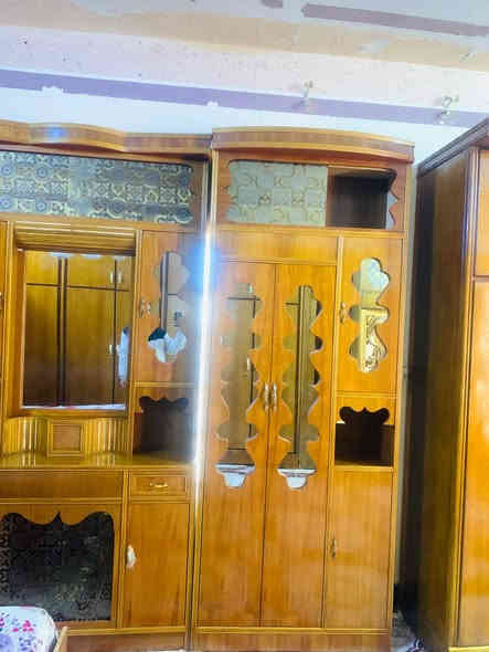 توجد غرفة نوم للبيع شرط نضافه فول خشب صاج للاستفسار اتصال على ***********
