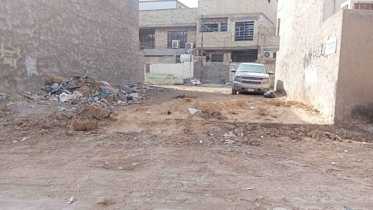 سلام عليكم
قطعة أرض للبيع مساحة 73م واجهة 10 وفرعها عريض البلديات الظباط الثانيه خلف ملعب بسام.  ***********
