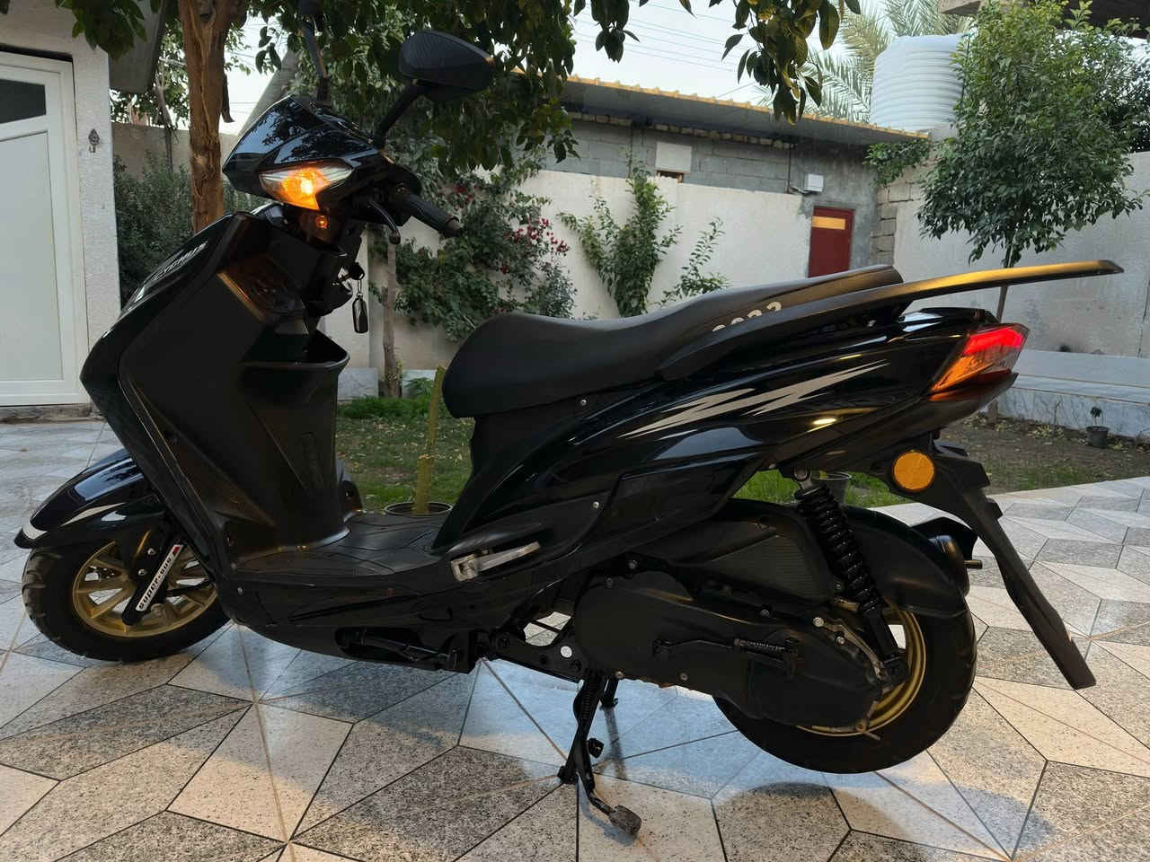 السلام عليكم من رخصة الآدمن سكنس صيني فحل ماشيه ٢٧٠٠ مال بيت جاهزه من كلشي كير مكينه عالشركه اوراق اصوليه مكمركه السعر ٩٠٠ وبيها مجال *********** اتصل وتدلل مكانها كربلاء
