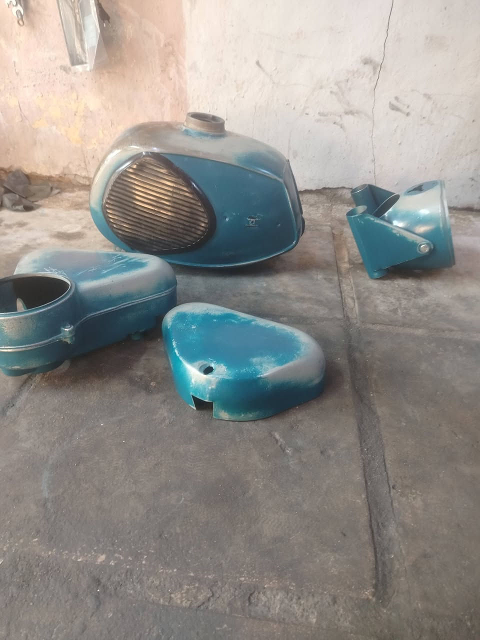 من رخصه الجنايه جميعآ كشر مصبوغ لون ٧٩ رجأ مو شراي لا تتصل *********** نجف ابوصخير توصيل ماعندي
