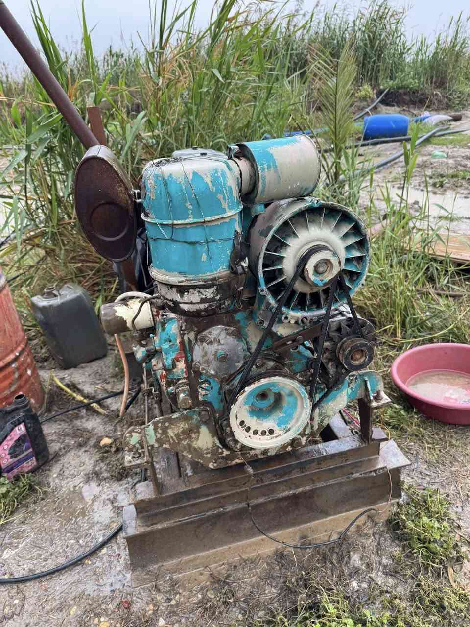 السلام عليكم محرك للبيع نضيف كلش دويس ٢بستم ٩١٢ الماني  مكانه خارج سامراء ***********
