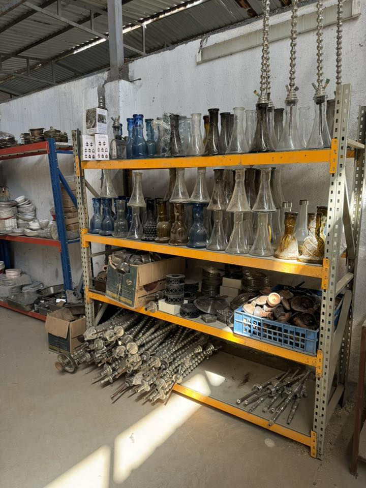 غراض مطعم  وكوفي وأثاث للبيع 
أسعار مناسبه 
***********
