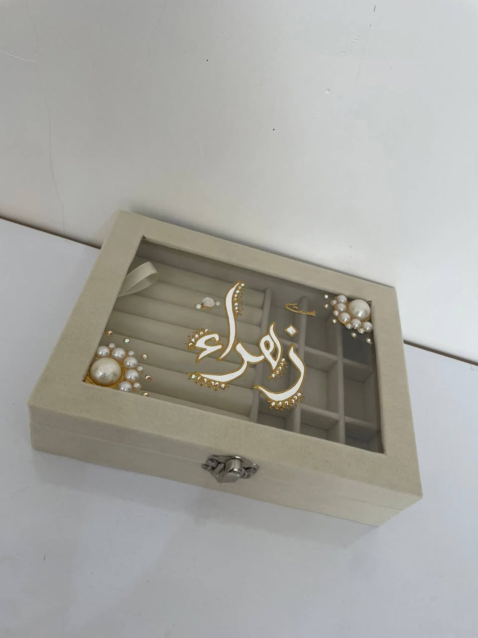 بوكسات اكسسوارات حسب الطلب متوفر توصيل


**إذا كنت صاحب هذا الإعلان وتريد حذفه لأي سبب، رجاءا أرسل رسالة إلى الدعم الفني**