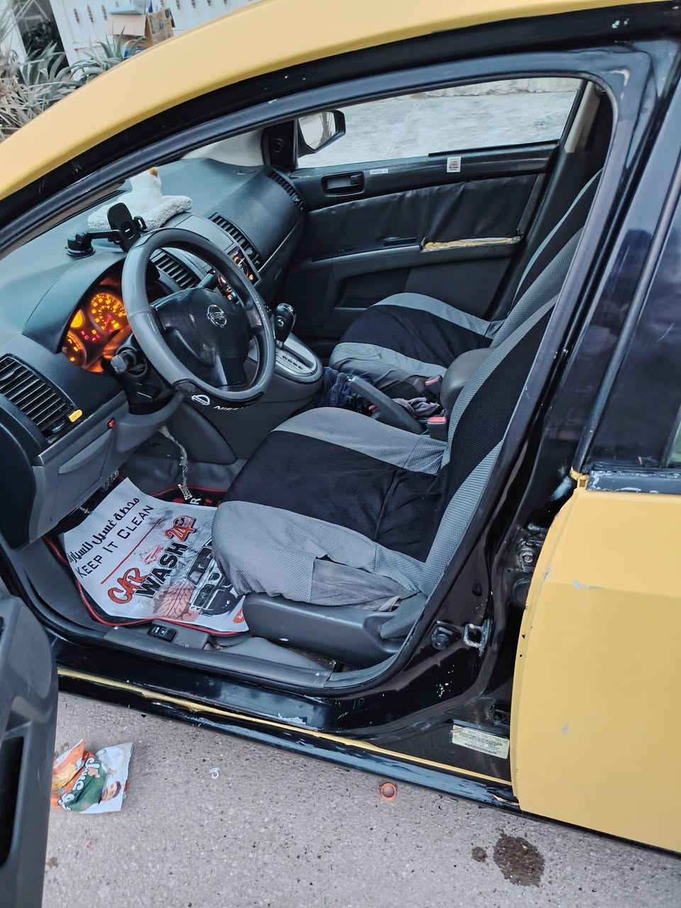 السلام عليكم
من رخصة المدير 
نيسان سنترا ٢٠٠٨ 
السياره جاهزه خير من الله تخم تاير باتري جديد 
السياره بيها ضربه خفيفه بلجامرلغ الخلفي 
مصفره هيئه وغرامات الك الصافي والسياره بسمي سنويتها لل27 تحويل مباشر 
السعر 55 وبيها مجال حك الجيه 
مكان السياره ديالئ بعقوبه 
***********
