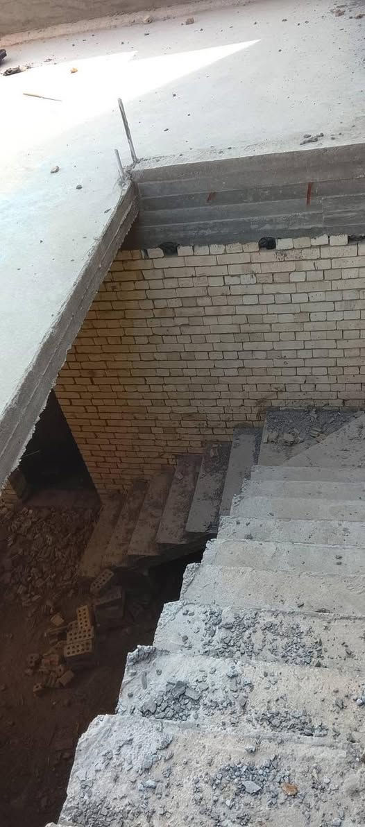 ‏بيت هيكل للبيع في منطقة  المزرعة حي الحسين مساحة 170      رقم ***********
