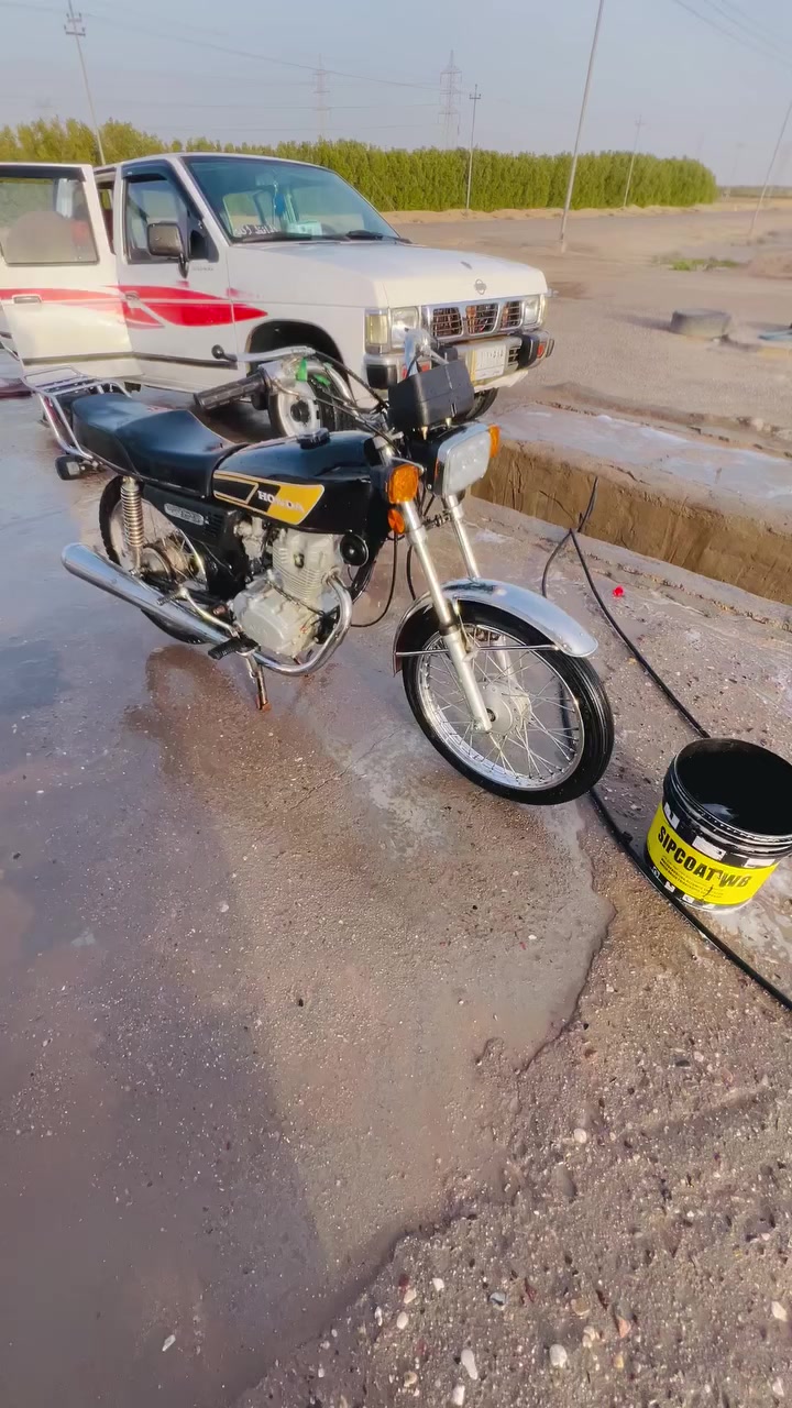 دراجه نامه :
محرك نامه ؛ 
محرك مفتوح : 
شغاله كامله عينه ولايت : 
نضافه مثل ما بل صوره : 
سعر 525 بيها مجال للطيبين: 
عنوان بصره شارع سفوان يم نجمي ￼رقم تواصل ***********
