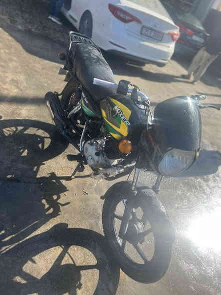 السلام عليكم للبيع أو مراوس بوكسر ٢٠٢٢ دراجه عوزه ترتيب يرادله دبل امامي شويه معووج  السعر ٦٠٠وبيهة مجال شعندك مراوس نزل الرقم ***********
