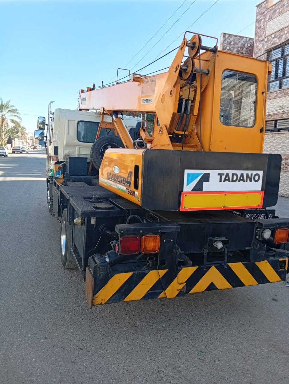 السلام عليكم من رخصت الادمن كرين  TADANO ثلاث سلايتلات محرك أربعة سلندر انجكتر مراية بل باب دخول جديد مرقم بصرة للاستفسار الاتصال على الرقم التالي ***********
***********
