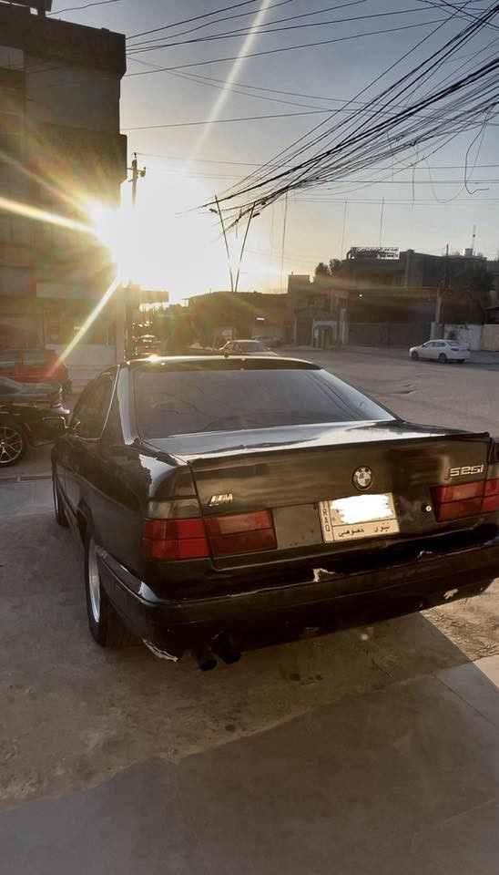 سلام عليكم
525 BM 💀
1992 اصل وفصل 
كبس ديجتال
كير توماتيك 
سلايت 
جوم كهرب 4
وياله خليه🕸️
تايرات جدد 4
طخم + دسكات جدد 
كزوز صوت مرعب 
كير شرط 
محرك شرط 
معدل تاكل الكاع محد يمسكك 
كهربائيات كله شرط شغال 
لدات امامي خلفي + صفايح شغال
لد اصفر اصلي + زنون يسوي الليل نهار 
داخل جلد 
سياره ميحتاجلها كلشي فقط صبغ بمكانين
رقم نينوى مشروع وطني 
0 غرامات
سعر 54 وبي مجال 
شرط وكاله وتحويل
بيع ومراوس
مكاني موصل 
***********
