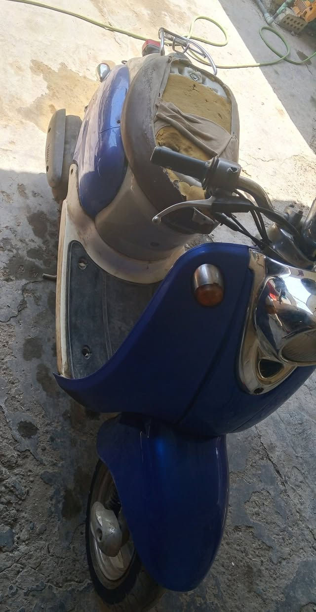 درجه كلاسك ب180وبيها مجال للشراي فقط
كهربائيات شغاله كلها 
محرك مجفت جديد صارلي 5ايام 
دبلات جديدات مبدلات 
كابريته جديده 
##نفص بيها بس صلانصة مكسورة بس 
الدراجه خير من الله 
##سبب للبيع ضروف قوية 
##للتواصل خاص او ***********شغال سيمكرت واتساب

