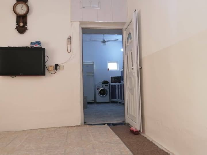 سلام عليكم بيت للايجار او للبيع 
مساحة٣٠٠ متر
عنوان خانةقين _اوباره _حي عسكري 
رقم *********** او ***********
 سعر في اتصال
@highlight
