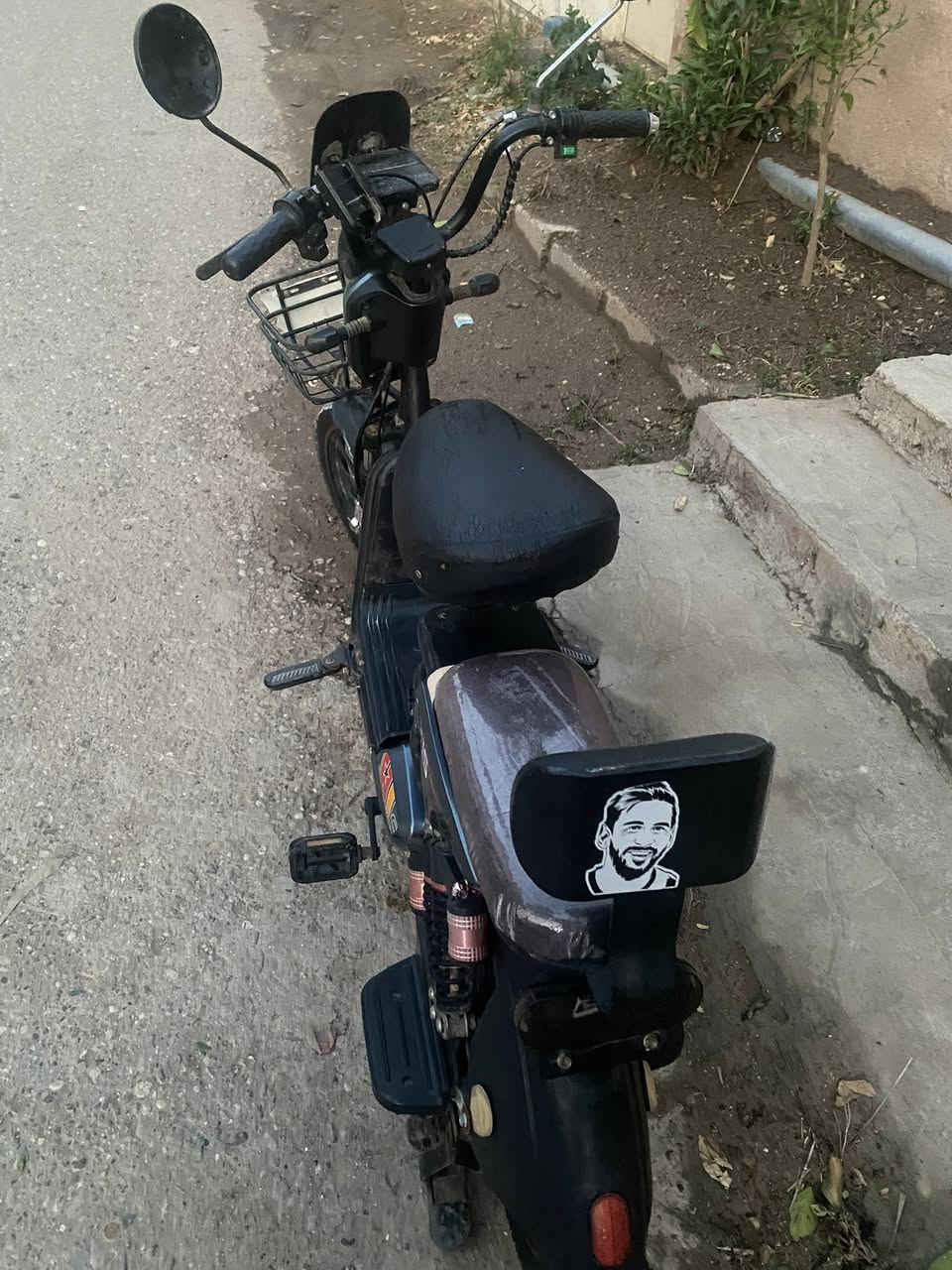 السلام عليكم
باسكل شحن للبيع نوع هايس 2023 نظيف جدا كلشي  بي شغال بدون اي نقص والبطاريات جديدة على الفحص السعر 250 الف و بي مجال بسيط للتواصل خاص او اتصال :
***********
