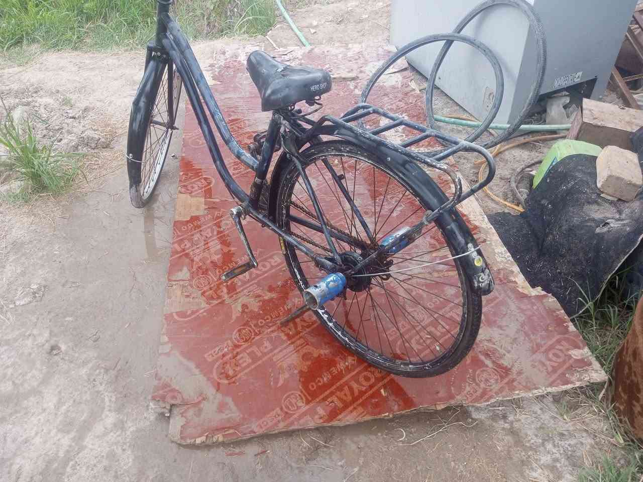 السلام عليكم بايسكل للبيع ديوانيه قضاء الشافيه سعر حجم 26 بناتي ***********
