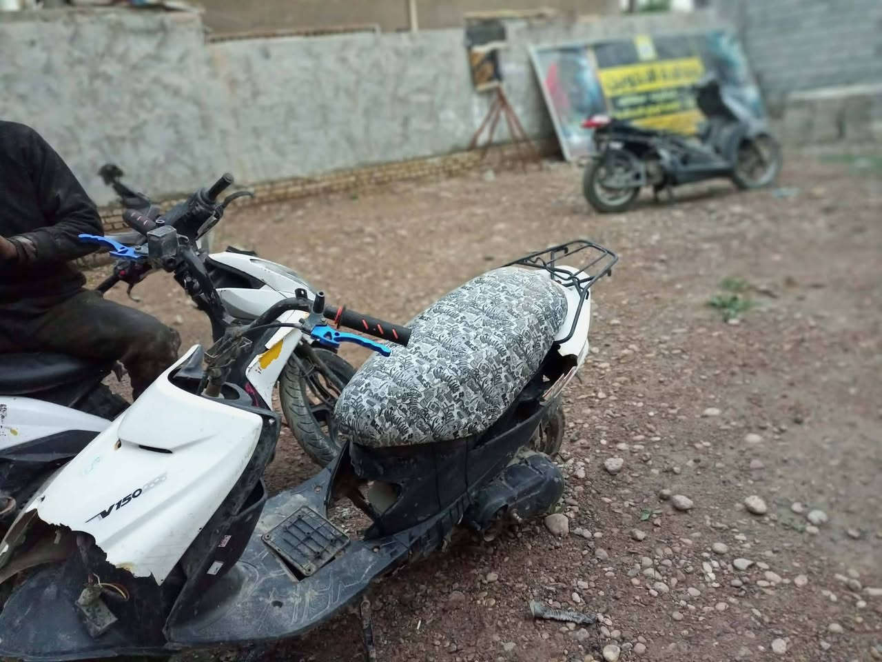 للبيع 150 وبيها مجال نقص سلف وباتري فقط


**إذا كنت صاحب هذا الإعلان وتريد حذفه لأي سبب، رجاءا أرسل رسالة إلى الدعم الفني**