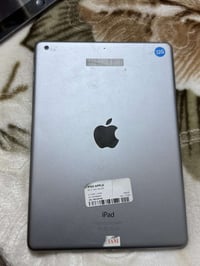 ايباد Air ذاكره 32 نضافه 95  شغال 07722182410 السعر 75