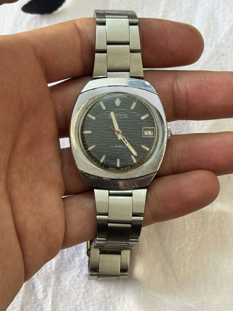 مجموعة ساعات للبيع
توماتيك / تكويك
روسي/سويسري/الماني 
عدد 6
كلهم شغالين 
سعر الكل 225 الف
يوجد توصيل لجميع المحافظات 
***********
