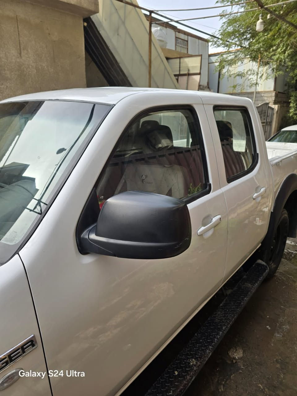 السلام عليكم فورد رنجر مزاد 2008
سعرها 70$بيها مجال 
مدفوع للمعقب مال معامله مالتها نص الفلوس مالته باقي 300 
كامله جاهزه مكينه كير 
حداديه صدر جديده 
صبغ عام جماليه 
بدون حادث بدون كص
تبريد شغال 
تحتاج دوشمه فقط 
مكاني بغداد 
***********
