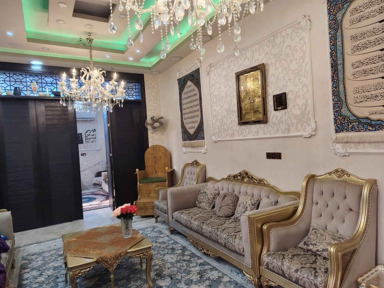 بيت طابو صرف بسمنه في حي الوفاء تقاطع الميلاد بيت حرف T كبالك فرع رابع بيت عن شارع العام مساحه 200 متر 3 طوابق يحتوي على 6غرف اودوانيه صاله حبيره 6حمامات اوتواليت بيت جاهز من كلشي طابق ثالث على طول بيت مخزنين مسكوف كامل عنوان حي الوفاء تقاطع الميلاد ***********
