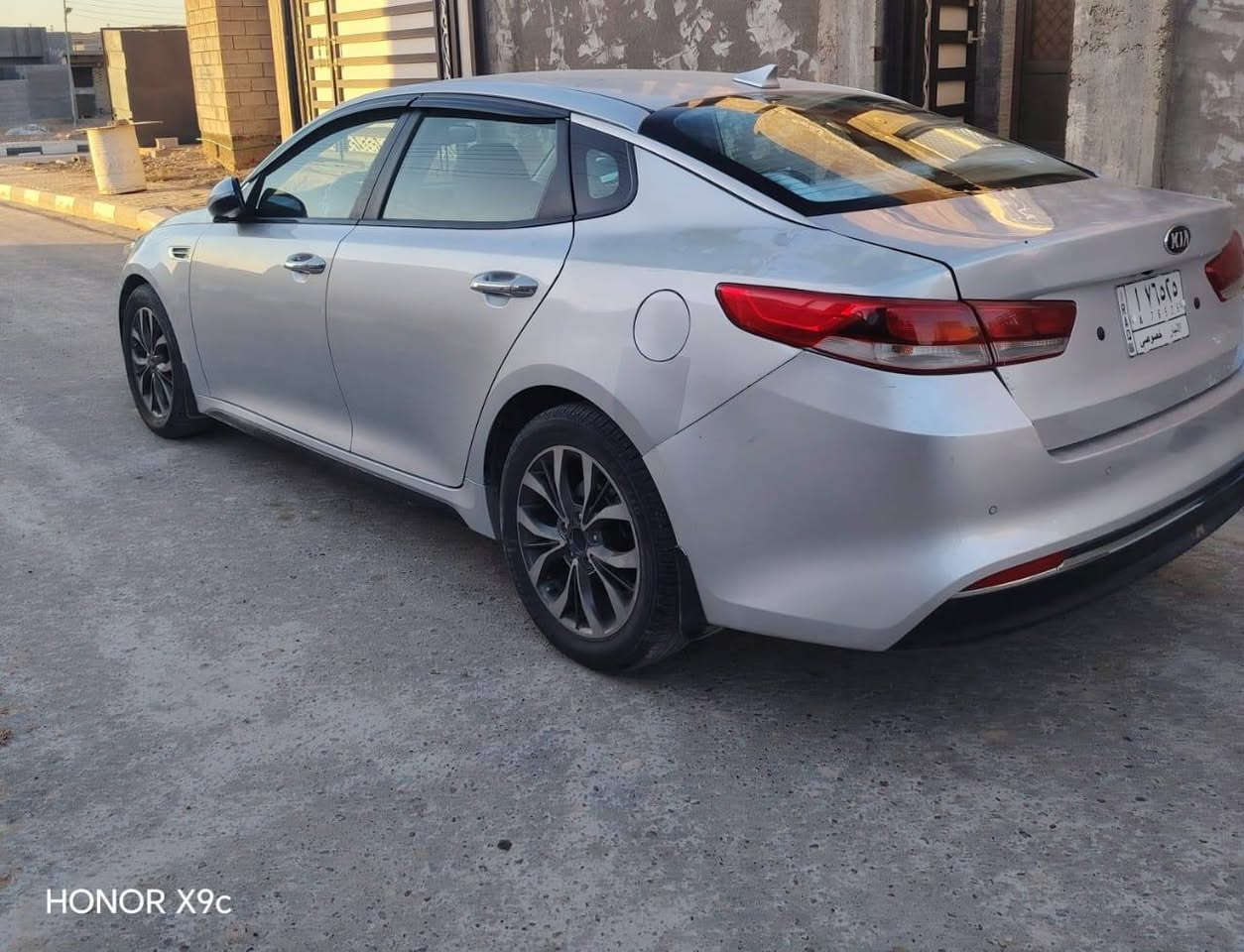 السلام عليكم
للبيع او مراوس بسياره موديل 19 أو 20
اوبتيما موديل 2018 وارد امريكي 
معوقين 3/1 تتحول بأسم المشتري عندي وكاله عامه 
رقم انبار
مواصفات السياره 
السياره فول مواصفات ماعدا البانوراما 
يعني السياره تشغيل بصمه ودخول ذكي كشنات تدفئه اشاره بالمري ومري شفط 
محرك السياره 2400 جي دي اي مرفوع كازكت 
الكير مكفول 
السياره احلئ من الواقع 
الضرر الجاملغ الخلفي جهة السايق كما موضح في الصوره والسونار 
سعر السياره 128 وبيه مجال 
للتواصل واتساب ***********
أو ماسنجر موجود
