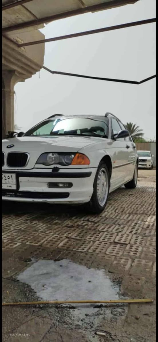 السلام عليكم 
للبيع 
BMW.  E46 2001
رقم بغداد مشروع وطني شرط الي يشتري يحول 
مكينه 25 فانوس مسكر
كير اوتو 
تبريد قطعتين 
صندوك كهرباء 
 جام اوتو 
كروز سرعه
سلايد روف 
مري جانبيه m
دوسات m
مازدات دخاني 
سستم صوت 
داخل جدا نضيف
بدون ضربه
قطعتين صبغ 
حداديه جديده 
مكينه وكير خير من الله 
تبريد شغال 
نقص 
الكيجات واكفه فقط 
عنواني بغداد الدوره شارع ٦٠ 
سعر 57 وبيها مجال 
***********
