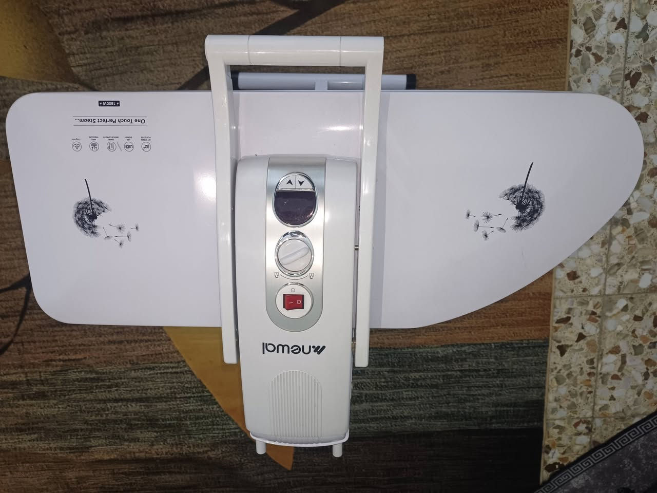 للبيع مكبس بخار (Steam Press Iron) من شركة Newal
الموديل: IRN-768
✅ الحالة: جديد 100%
فقط مفتوح من الكارتون للتأكد، ما مستعمل نهائياً.
المواصفات:
• مكبس بخار كبير 32 إنج
• بخار قوي وسريع يزيل التجاعيد بسهولة
• تحكم بدرجة الحرارة حسب نوع القماش
• خزان ماء 300 مل
• قدرة 1800 واط
• قفل أمان وسهل التخزين
• وياه ملحقاته الأصلية
👍 مناسب للبيت أو الخياطة
👍 يكبس الملابس بسرعة ويوفر وقت
📦 الجهاز جديد بالكرتون
💰 السعر: (200 الف )
📍 المكان: (بغداد)
📩 للاستفسار راسل خاص


**إذا كنت صاحب هذا الإعلان وتريد حذفه لأي سبب، رجاءا أرسل رسالة إلى الدعم الفني**