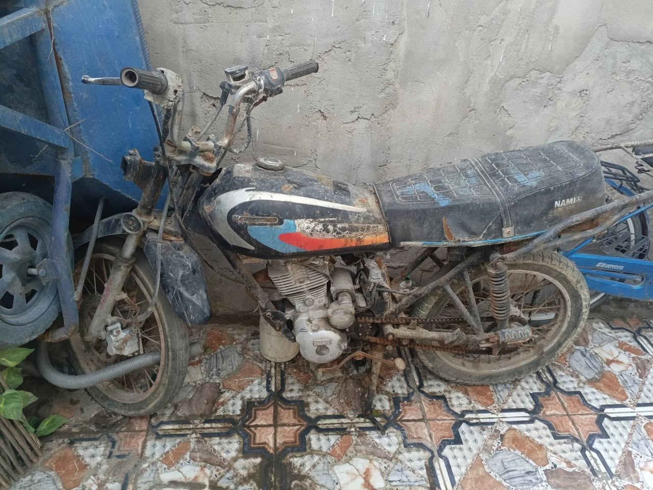 السلام عليكم متاح دراجتين وحده اوراق ووحده ضايعه أوراقها يعني ادوات سعر الوحده 300مثل ماواضحات بالصور يشتغلن بس وحده يرادلها هندر المكان البصره 5ميل


**إذا كنت صاحب هذا الإعلان وتريد حذفه لأي سبب، رجاءا أرسل رسالة إلى الدعم الفني**