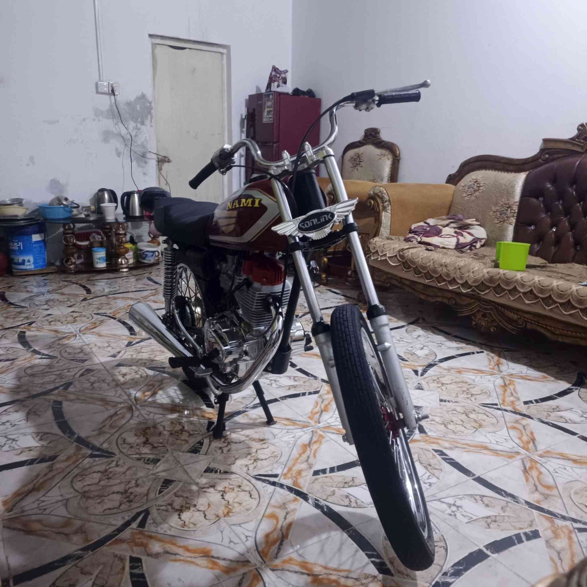 سلام عليكم دراجه أم كي زت ادوات بعدهي عل سحك توه ذاب دهن الشركه السعر 700وبيه مجال قليل  إذا ويا السيبايه 700قفل كلش المكان بصره قضاء المدينه منطقه الترابه الرقم***********
