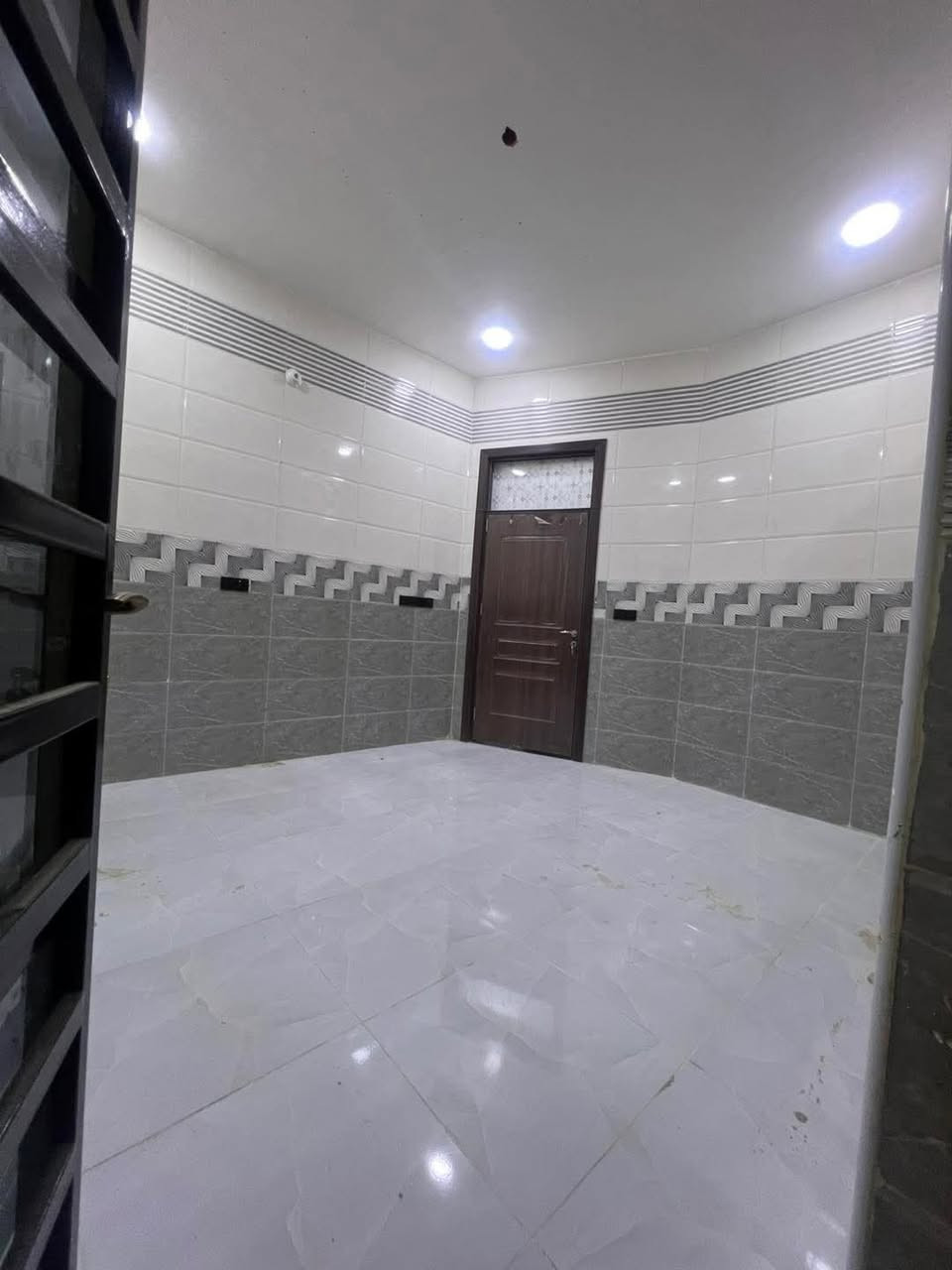 للبيع دار سكن   🏡 : حي التقيه الثالثه داخل مجمع الروان بدايه المجمع
مساحته : 110✔️

و واجهه : 10 م ✔️

____________________________________________

تفاصيل البيت ⬇️

 طابق واحد 

صاله ومطبخ وغرفة نوم 🛌 وحدة واستقبال وخدمات 🛀🏻

___________________________________________

                           ***********
