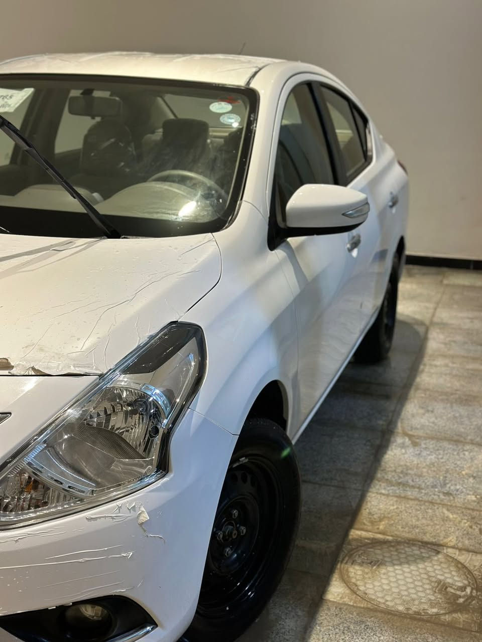 نيسان صني 2024
كفاله عامه ماعدا طخه بسيطه موضحه بالصوره
ماشيه 70 الف 
السياره مصري سياره نضيفه وجاهزه شغل واطلع 
السعر 123 رقم الهاتف *********** مكان بصره انه مكلف بل نشر
