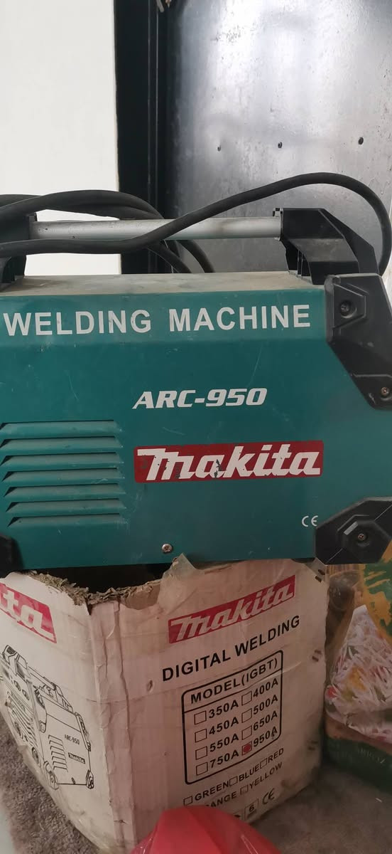 للبيع/ السعر 65 الف شامل التوصيل 
مكينة لحام مكيته
دبل كارت 
950 امبير
كامل مع الوايرات
*********** واتس اب

او مراسلة عالخاص
