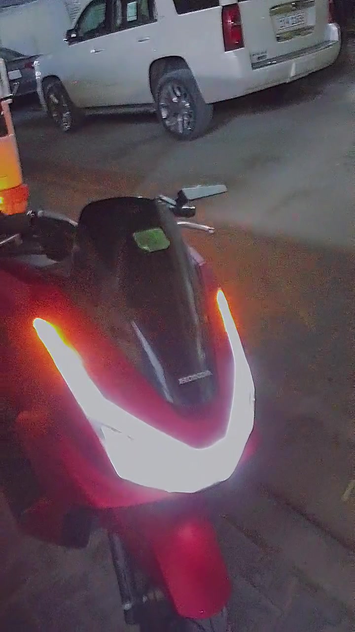 السلا عليكم 👋 
PCX 160cc
جيل الخامس (ياباني) زيروووو 
نزلت ماشيه 1k
صارله شهرين عندي 
ممشاه الفين وكسر 
جديدة بمعنه الكلمه 
اللون احمر طافي مات مختلف كلش ونادر 
كدامك صور المزاد ونضافة 
نطخت عندي بالبجم بلا كسر 
فقد صبغ كد ٣ اصابع 
هل وضع شركه جديدة كلش
اول مرة تنفتح صرة الدهن 
اول تبديله دهن الها 
البياع شراي اعبر المنشور 
السعر 43$
الراغب بالشراء (***********)
عنوان بغداد الشعب حي اور ♥️.
