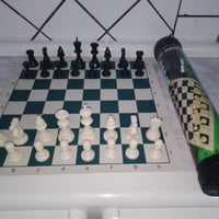 شطرنج محمول • علبة اسطوانية • رقع جلد مرن