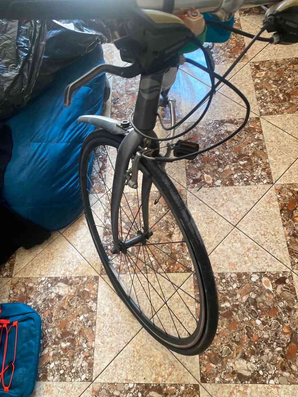 السلام عليكم🌹
للبيع فقط 

بايسكل c700 جاينت

كله مختم بلادي

خفيف جدا وسريع ✈

جاهز اي عطل مابي👍🏻

حجم ٢٨/٧٠٠

وياله المنيوم طبقتين 

سستم شيمانو اصلي  

السعر 180 الف 
العنوان :🏭 بغداد كفائات السيديه 
 
نعتذر عن المراوس🚲

الرقم للتواصل /***********
