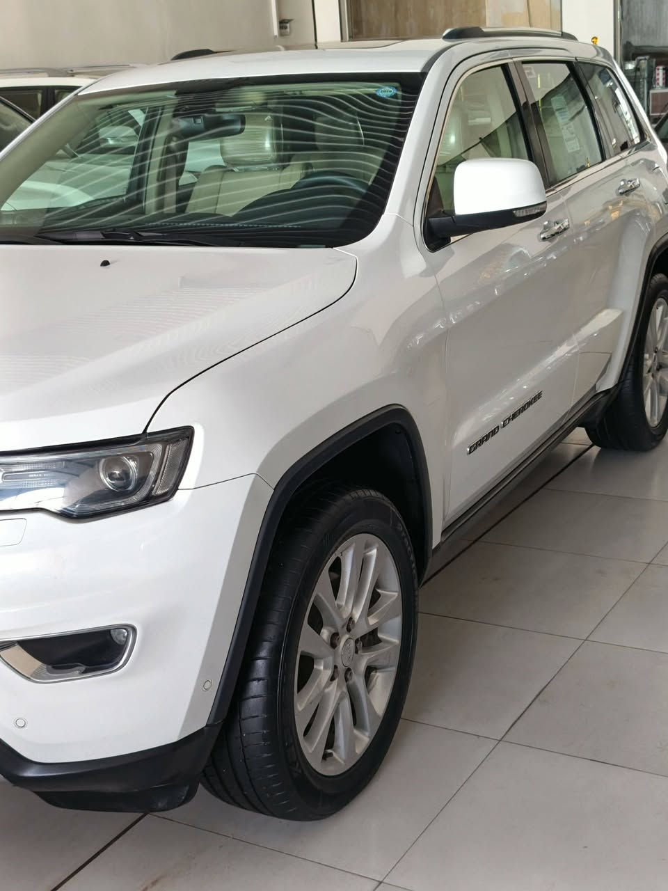 السلام عليكم
جيب لمتد جديد تمشي  بالشهر (اسبوع فقط)
الموديل :2017 (خليجي)
الحاله : كلين تايتل
اللون: ابيض
المحرك : V6.  3.6L .
العداد : 101 الف كيلو وليس ميل
الرقم  :  سليمانية بااسمي
المواصفات
داخل بيجي
دفع رباعي 4x4 .
ويل قياس 20 انج .
سقف بانوراما .
شاشه.
نظام التعليق هوائي (جكات) .
ستيرن كهربائي .
تشغيل عن بعد .
صندوق كهربائي .
حفظ وضعيات الجلوس (ميموري) .
المقاعد الأمامية كهربائية .
المقاعد الأمامية تدفئة .تبريد
سستم صوت .
حساسات أمامية
حساسات خلفية .
كاميرا خلفية ..
المرايا الجانبية قابلة للطي .
مرايا متحسسه للضوء العالي .
مانع تصادم خلفي  .
بلوتوث تلفون .
محدد سرعة .
نظام التشغيل والاطفاء الاوتوماتيكي ( Auto Start System ) .
جكات السياره انسه الطسه ومبدلات جدد موبار
(وغيرها مواصفات لمتد المعروفه)
شارع الوفود /مكان السياره البصرة
السعر  للشراي  يختلف  يخابر ويدلل اخوتنه
للاستفسار : *********** اتصال +واتس اب
اتصال فقط: ***********
